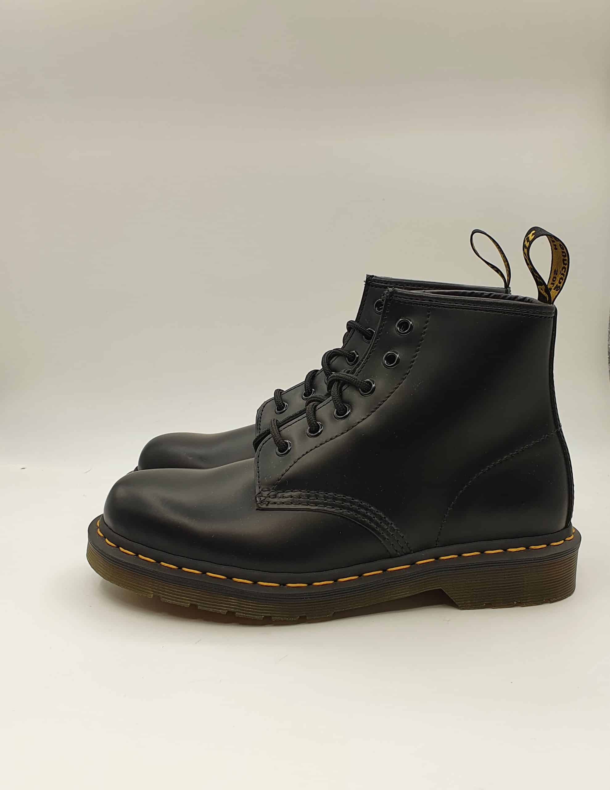 (image for) Dr. Martens anfibio 6 buchi