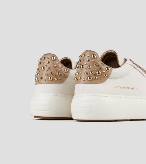 Soho Donna In Pelle Bianca E Tallone Beige Con Borchie (2)